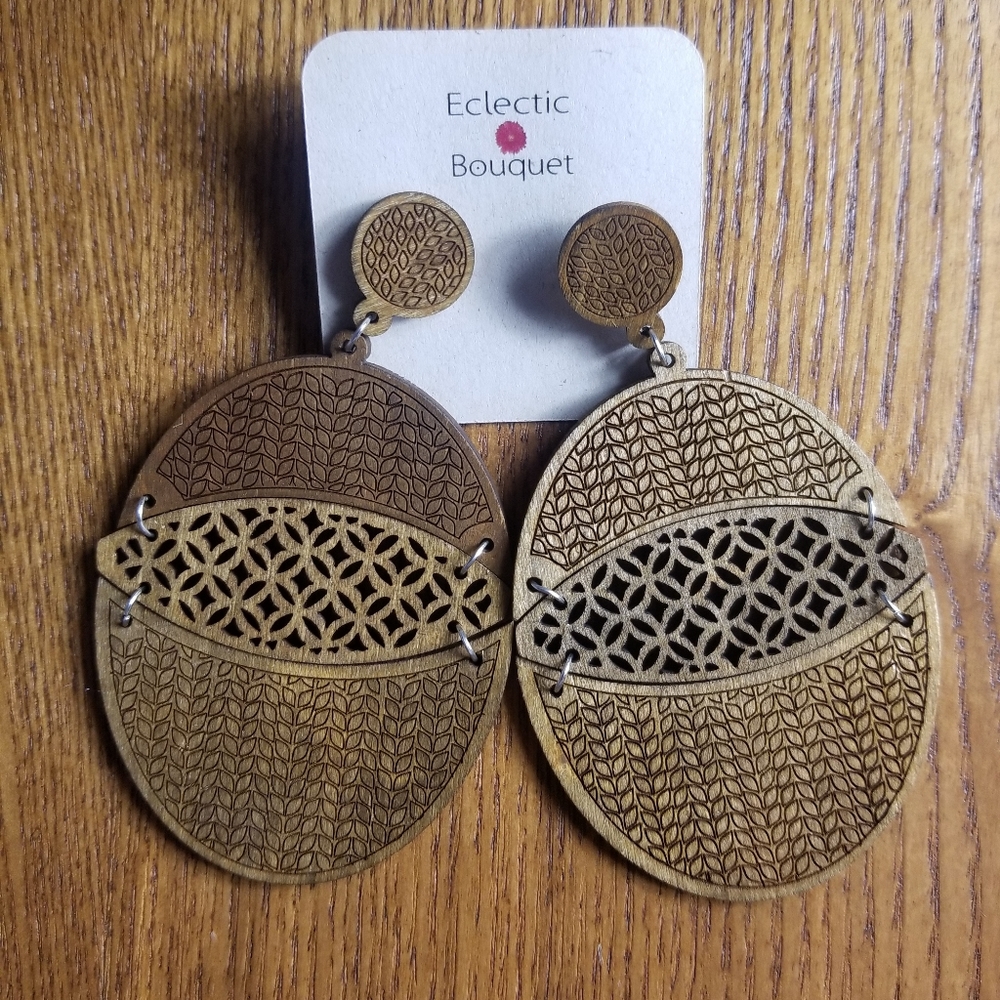 MEDIUM BROWN OVAL EARRINGS